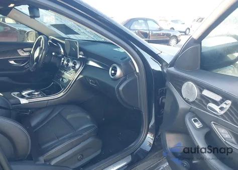 2015 Mercedes-Benz C 300 Sport 4Matic z USA, uszkodzony, nr VIN 55SWF4KB5FU039013